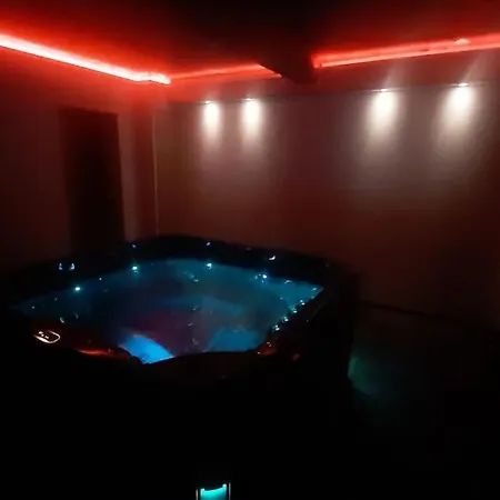 Oasis Relax Jacuzzi & شقة *