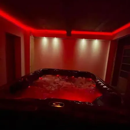 Oasis Relax Jacuzzi & Apartament *